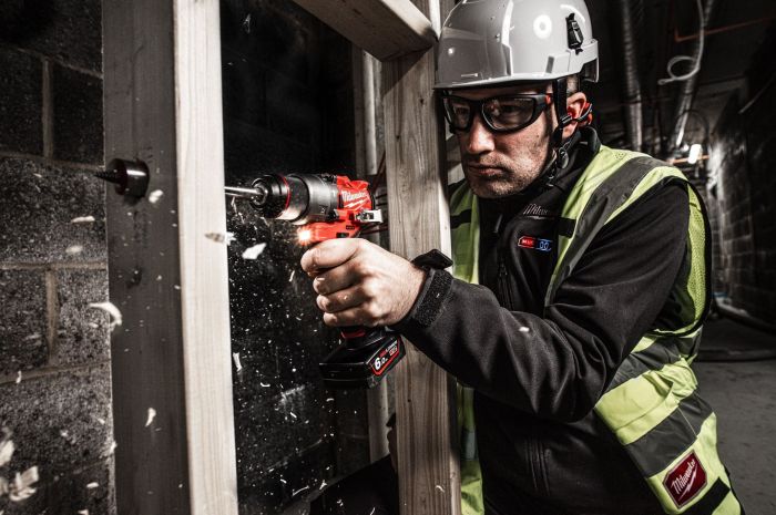 Набор из двух аккумуляторных инструментов Milwaukee M12 FPP2A2-402X шуруповерт-дрель M12 FPD2-0 вертолет M12 FID2-0 акб М12 2х4А·час ЗП C12C кейс