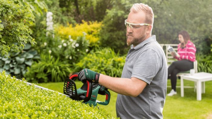 Кущоріз Bosch UniversalHedgeCut 60 480Вт 60см крок різу 30мм 3.7кг