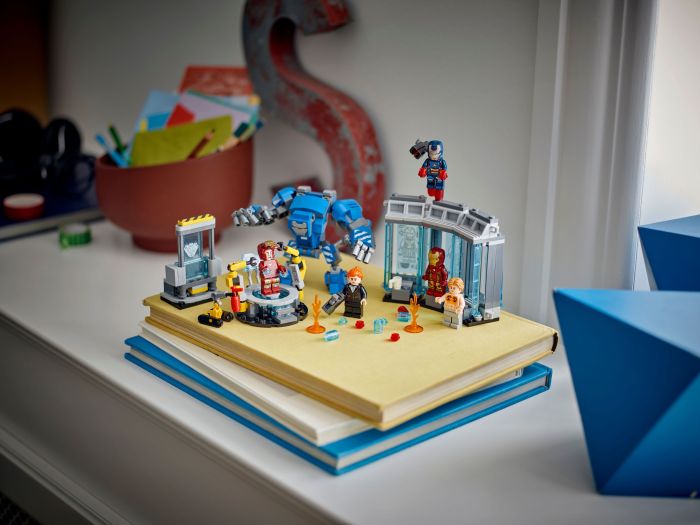 Конструктор LEGO Super Heroes Лаборатория Железного Человека: зал брони