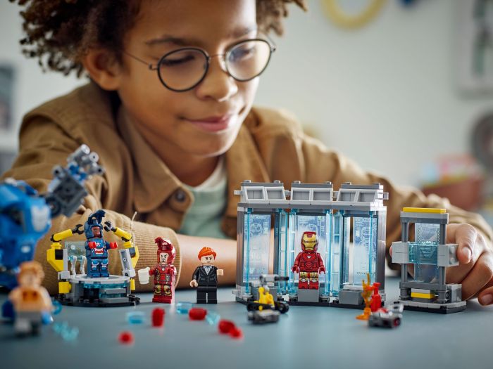 Конструктор LEGO Super Heroes Лаборатория Железного Человека: зал брони