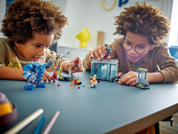 Конструктор LEGO Super Heroes Лаборатория Железного Человека: зал брони