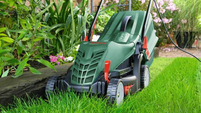 Газонокосилка сетевая Bosch UniversalRotak 37-555 1400Вт 37см 40л 27-50мм 15.5кг