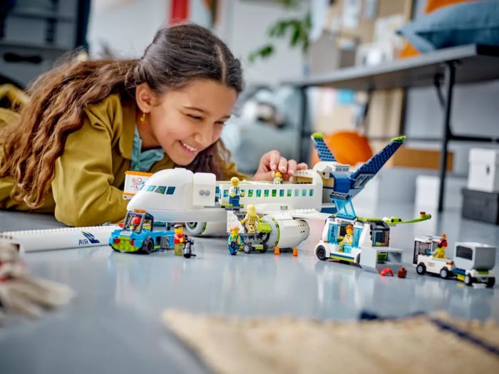 Конструктор LEGO City Пассажирский самолет