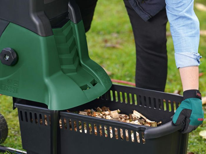 Подрібнювач садовий Bosch AXT22D 2200Вт 40об/хв 38мм 53л 31.3кг ріжуча система Turbine-Cut низькошумний