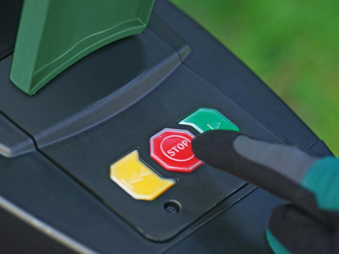 Подрібнювач садовий Bosch AXT22D 2200Вт 40об/хв 38мм 53л 31.3кг ріжуча система Turbine-Cut низькошумний