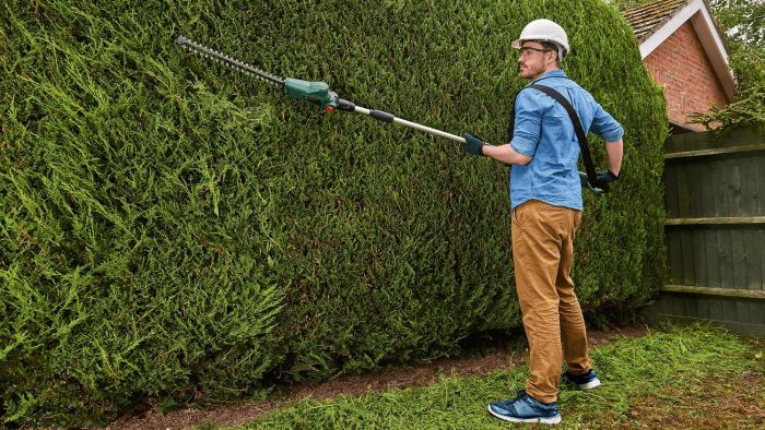 Кусторез аккумуляторный Bosch UniversalHedgePole 18 18В 43мм шаг реза 16мм 3.6кг без АКБ и ЗП