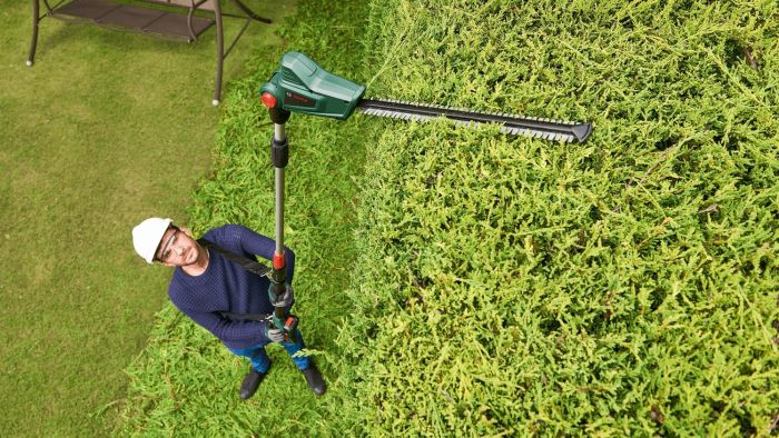 Кусторез аккумуляторный Bosch UniversalHedgePole 18 18В 43мм шаг реза 16мм 3.6кг без АКБ и ЗП