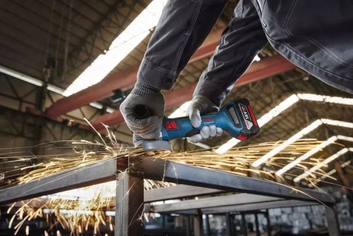 Шліфмашина кутова акумуляторна Bosch Professional GWS 18V-8 125мм 18В 1x4А·год 0-11000об/хв 1.6кг кейс ЗП GAL 18V-40