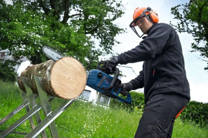Пила ланцюгова акумуляторна Bosch Professional GKE 18V-40 18В шина 40см 3.7кг без АКБ та ЗП