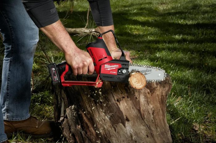 Пила ланцюгова акумуляторна Milwaukee M12 FHS-0 12В шина 15см 1.9кг без АКБ та ЗП