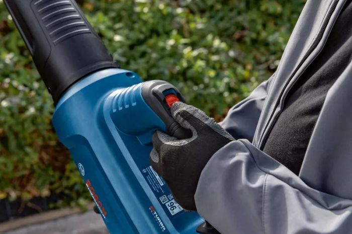 Воздуховод садовый аккумуляторный Bosch AdvancedLeafBlower 18В-750 198 км/ч 2.8кг без АКБ и ЗП