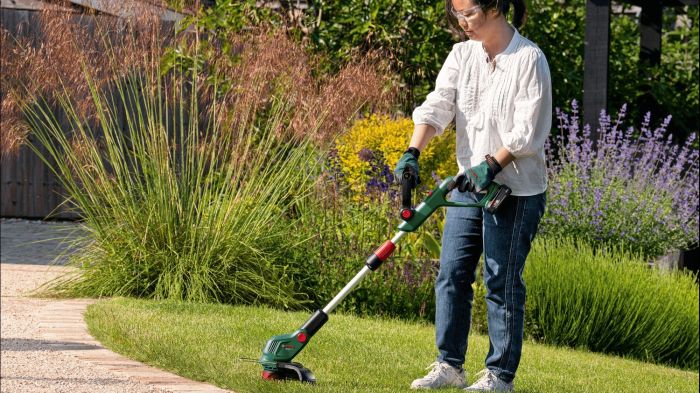 Тример садовий акумуляторний Bosch UniversalGrassCut 18V-26-500 1х2.5А·год 26см ЗП AL 18V-20 3.5кг
