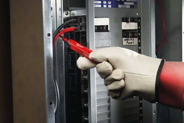 Детектор переменного тока Milwaukee 2200-40, кат. 4 50-100В, ААх2шт, 0.4кг