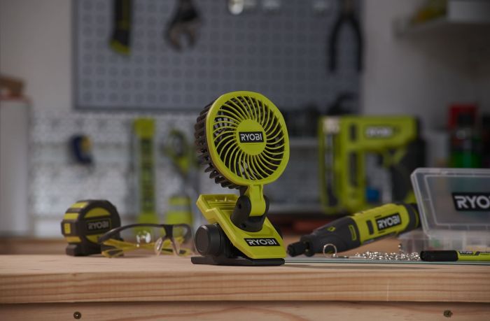 Вентилятор аккумуляторный клипса Ryobi USB Lithium RCF4-0 4В 3800об·мин вращение 325° поворот 180° 2 скорости 0.29кг без АКБ и ЗУ