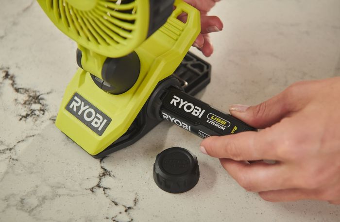 Вентилятор аккумуляторный клипса Ryobi USB Lithium RCF4-0 4В 3800об·мин вращение 325° поворот 180° 2 скорости 0.29кг без АКБ и ЗУ