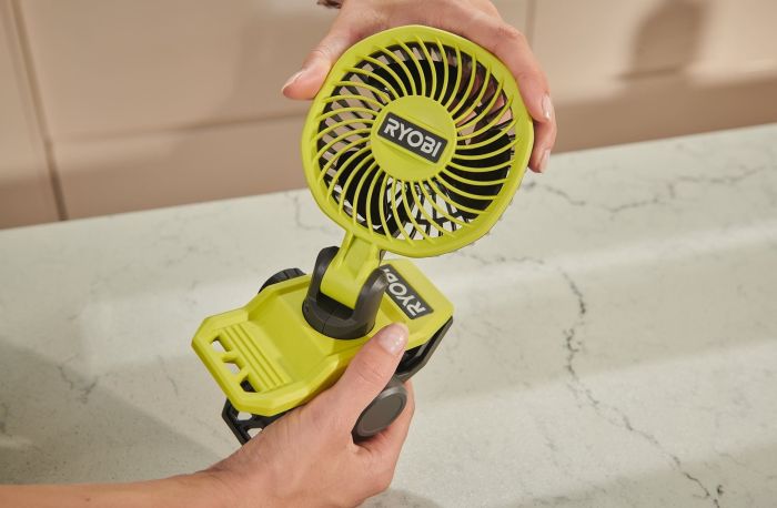 Вентилятор аккумуляторный клипса Ryobi USB Lithium RCF4-0 4В 3800об·мин вращение 325° поворот 180° 2 скорости 0.29кг без АКБ и ЗУ