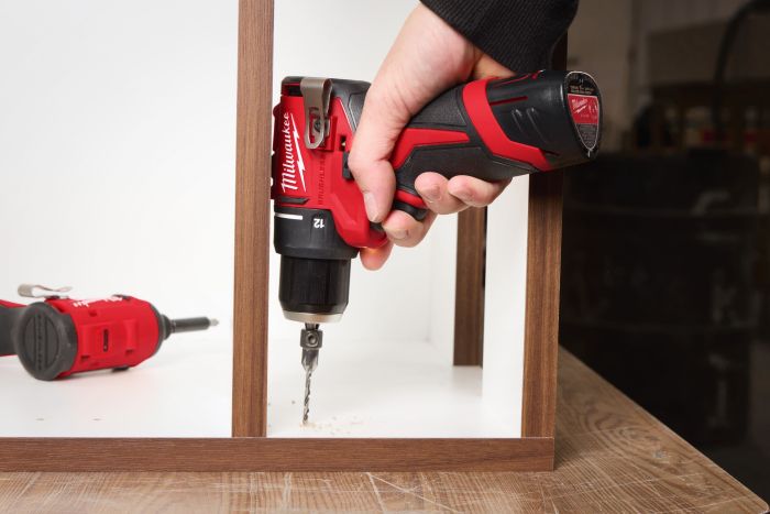 Шуруповерт-дрель аккумуляторная Milwaukee M12 BLDDRC-202C 12В 2х2А·час 40Нм 0-550-1700об·мин ЗП C12C кейс 1.2кг