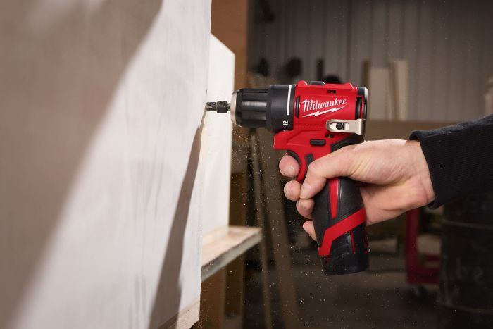 Шуруповерт-дрель аккумуляторная Milwaukee M12 BLDDRC-202C 12В 2х2А·час 40Нм 0-550-1700об·мин ЗП C12C кейс 1.2кг