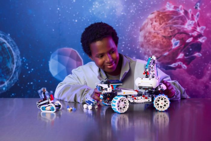 Конструктор LEGO Technic Луноход Lunar Outpost. Космический корабель
