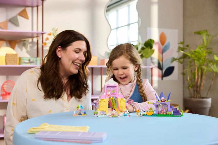Конструктор LEGO Gabby's Dollhouse Гора сладостей и сад Китти
