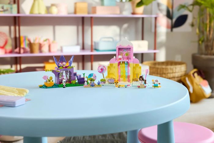Конструктор LEGO Gabby's Dollhouse Гора сладостей и сад Китти