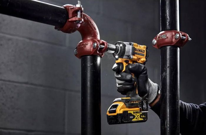 Гайковерт ударный DeWalt XR Li-Ion бесщеточный 18В 610Нм 2500об·мин 3550уд/мин 1/2" 1.1кг без АКБ и ЗП