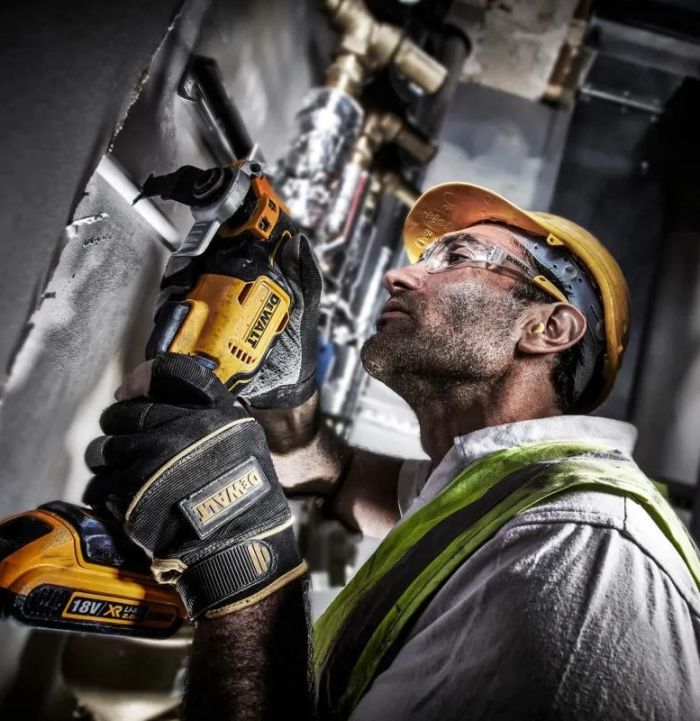 Многофункциональный инструмент аккумуляторный DeWalt 18В XR Li-lon бесщеточный 20000 цв/мин 1.1кг без АКБ и ЗП