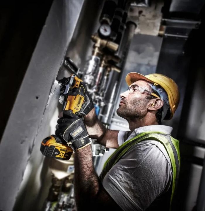 Многофункциональный инструмент аккумуляторный DeWalt 18В XR Li-lon бесщеточный 20000 цв/мин 1.1кг без АКБ и ЗП
