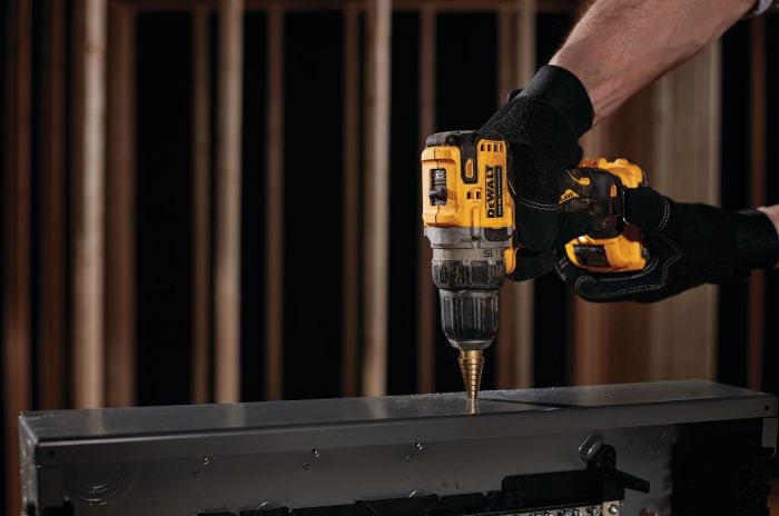 Дриль-шурупокрут DeWalt безщітковий XR Li-Ion 12В акб 2х2А·год 57.5Нм 425-1500об/хв патрон 10мм ЗП кейс 1.1кг