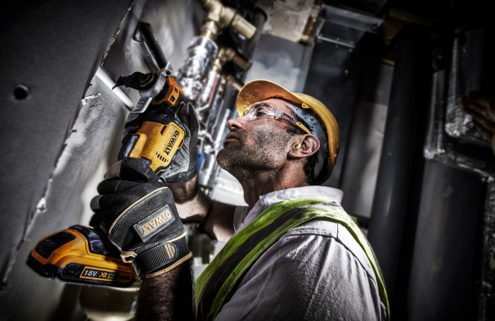 Многофункциональный инструмент аккумуляторный DeWalt 18В XR Li-lon бесщеточный 20000 цв/мин 1.1кг кейс без АКБ и ЗП