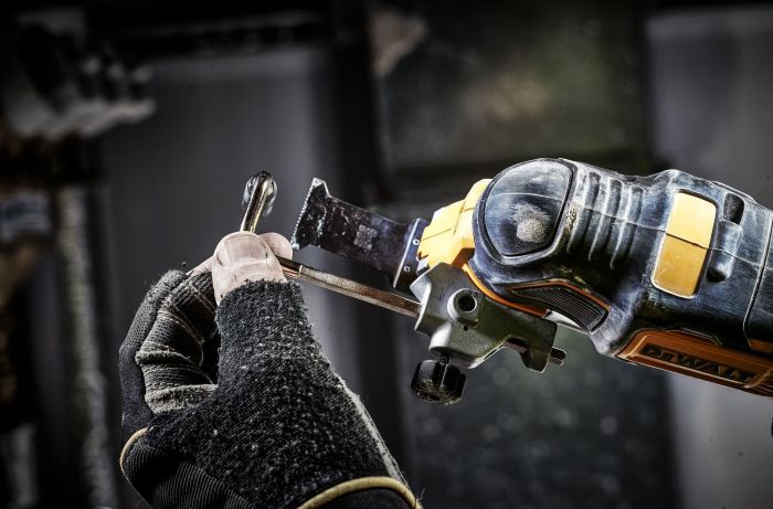 Многофункциональный инструмент аккумуляторный DeWalt 18В XR Li-lon бесщеточный 20000 цв/мин 1.1кг кейс без АКБ и ЗП