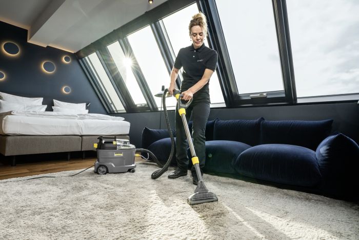 Пилосос професійний миючий Karcher Puzzi 8/1 Adv 1200Вт 270мБар контейнер 8/7л 8.6кг