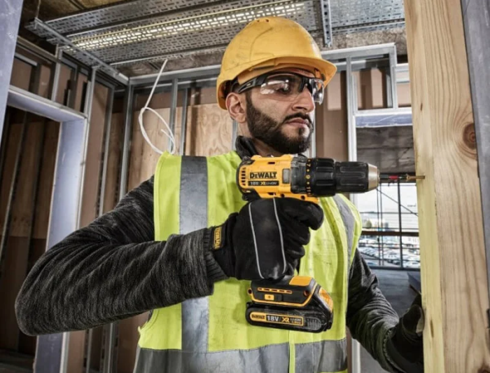 Дрель-шуруповерт DeWalt бесщеточная XR Li-Ion 18В акб 2х2А·час 65Нм 500-1750об·мин патрон 13мм ЗП кейс 1.15кг