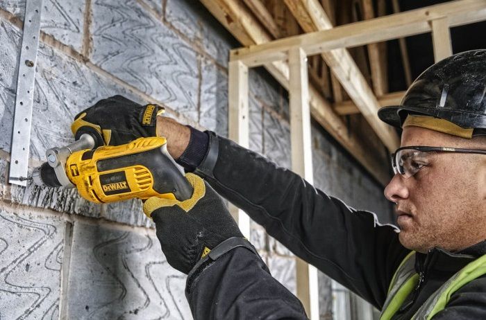 Дриль ударний DeWalt 701Вт 0-2800об/хв 5.2Нм 47600уд/хв патрон 13мм 1.6кг