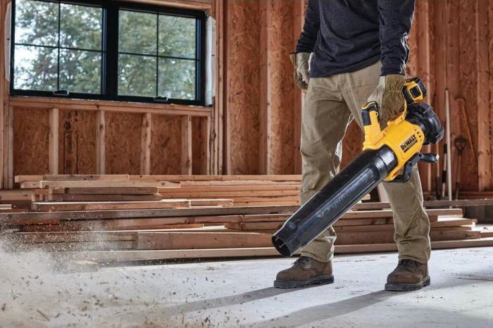 Воздуходув садовый аккумуляторный DeWalt бесщеточный 18В 200км/ч без АКБ и ЗУ 3.1кг