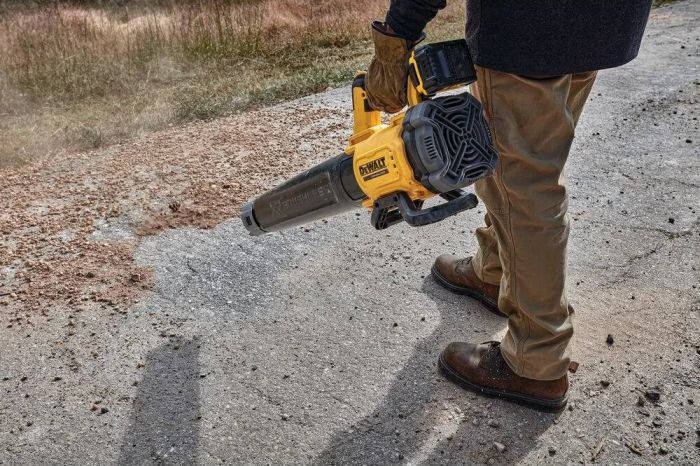 Воздуходув садовый аккумуляторный DeWalt бесщеточный 18В 200км/ч без АКБ и ЗУ 3.1кг