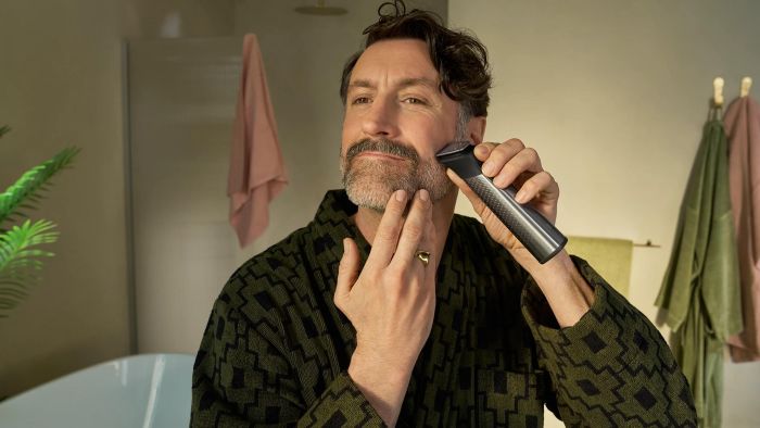 Триммер Philips Series 9000 для бороды, усов,головы, тела, интим.зон, акум., насадок-17, OneBlade в компл., сталь, серый