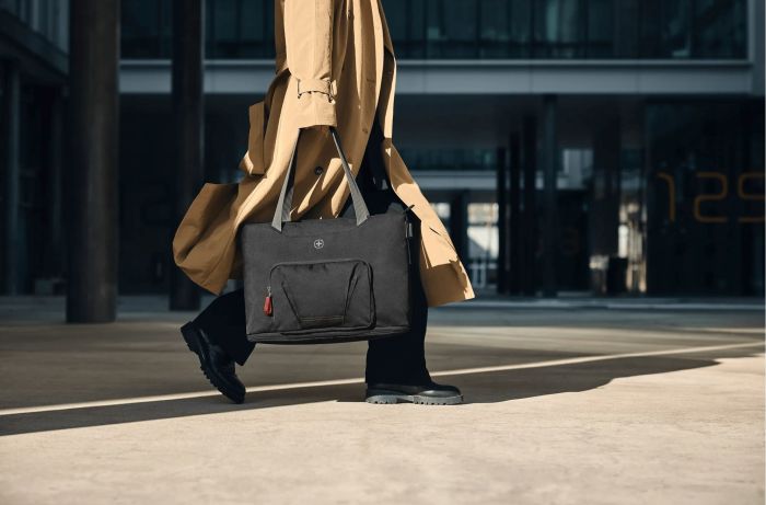 Сумка Wenger, Motion Deluxe Tote для н/б 15.6", черная