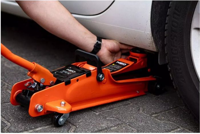 Домкрат Neo Tools, гідравлічний підкатний 2.5т, 85-385мм