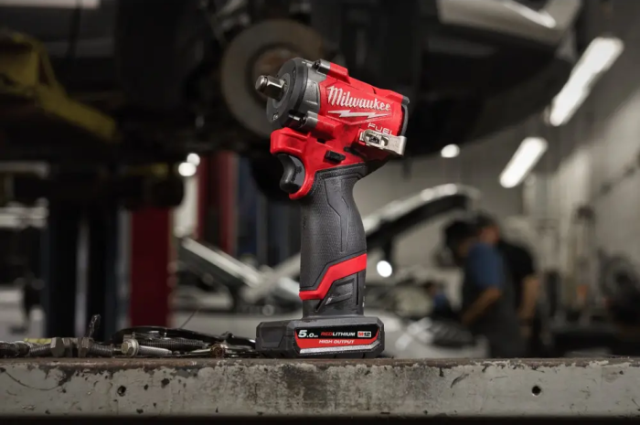 Гайковерт ударный аккумуляторный Milwaukee M12 FCIWF12G3-0 безщеточный 12В 0-3000об/мин 745Нм 1/2" 1.0кг без АКБ и ЗП