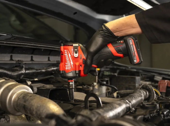 Гайковерт ударный аккумуляторный Milwaukee M12 FCIWF12G3-0 безщеточный 12В 0-3000об/мин 745Нм 1/2" 1.0кг без АКБ и ЗП