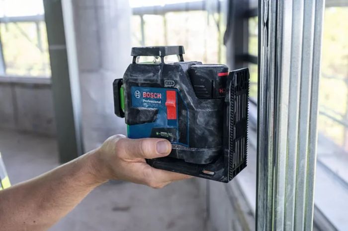 Нивелир лазерный Bosch GLL 12V-100-33 CG, до 30м, ±0.3мм/м, 4AAx1.5В, чехол, 1.76кг