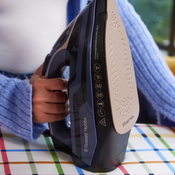 Праска Russell Hobbs, 3100Вт, паровий удар -210гр, верт. відпарювання, керам. підошва, чорно-синий