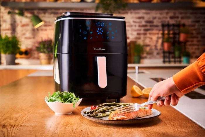 Мультипечь Moulinex Easy Fry Grill&Steam, 1430Вт, чаша-6.2л, сенсорное управл., 8 программ, пластик, черный