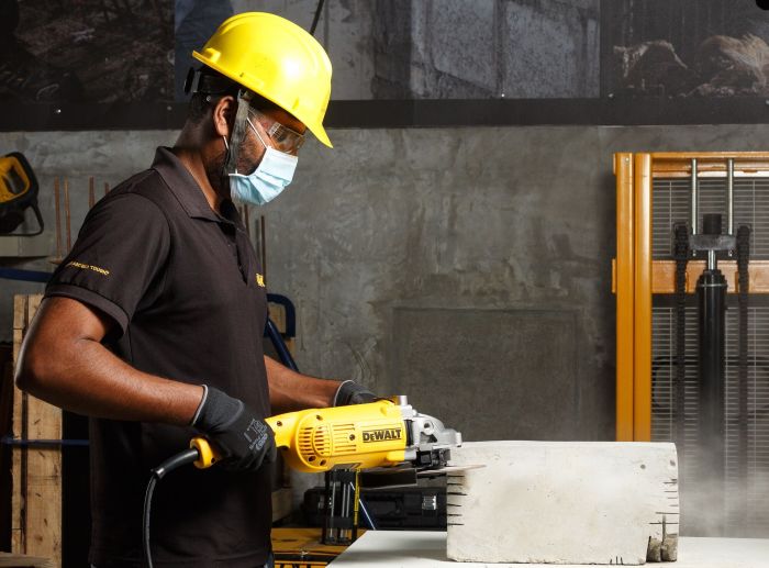 Шлифмашина угловая DeWalt 2200Вт 230мм 6600об·мин 5.2кг