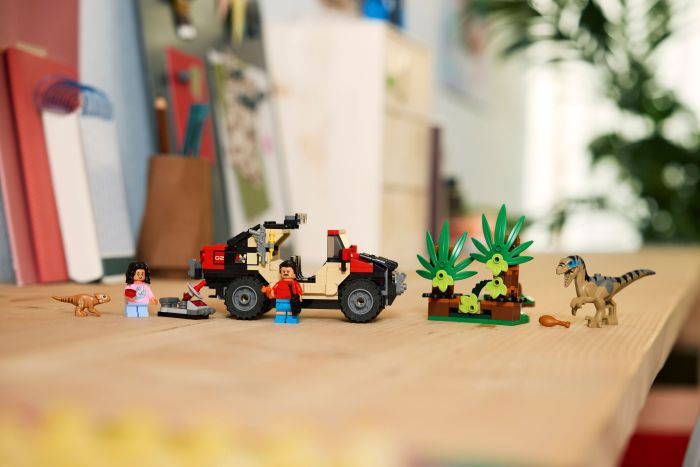 Конструктор LEGO Jurassic World Побег по бездорожью от раптора