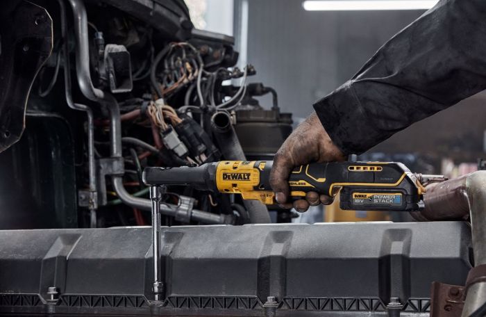 Гвинтоверт ударний акумуляторний DeWalt XR Li-Ion 18В 102Нм 0-300об/хв 1/2,3/8" 1.2кг без АКБ та ЗП