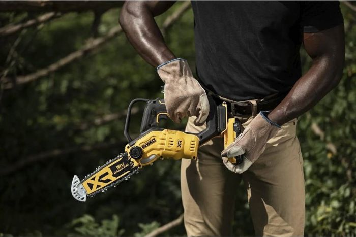 Пила цепная аккумуляторная DeWalt бесщеточная 18В XR Li-lon акб 1х5А·час 15см 8.6м/с шина 20см ЗП 2.1кг