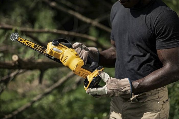 Пила цепная аккумуляторная DeWalt бесщеточная 18В XR Li-lon акб 1х5А·час 15см 8.6м/с шина 20см ЗП 2.1кг