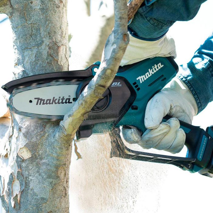 Пила цепная аккумуляторная  CXT  10.8В 10см 1.5кг (без АКБ и ЗУ) Makita UC100DZ